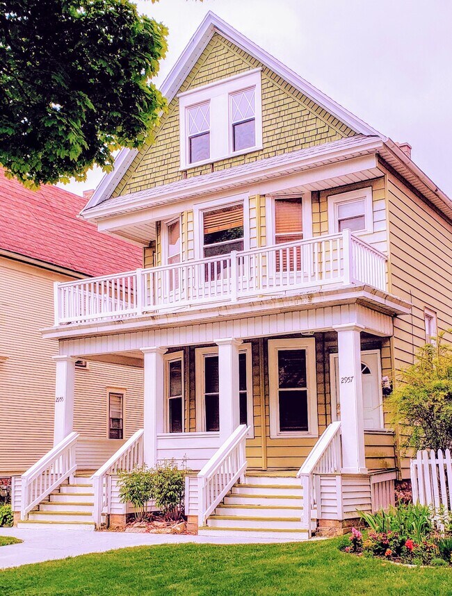 Building Photo - 2955 N Farwell Ave