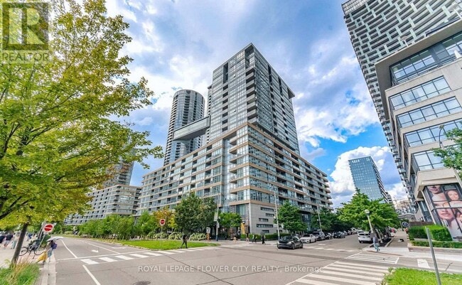 Building Photo - 10 Capreol Ct