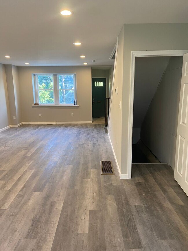 Building Photo - Remodeled Home - Ogontz