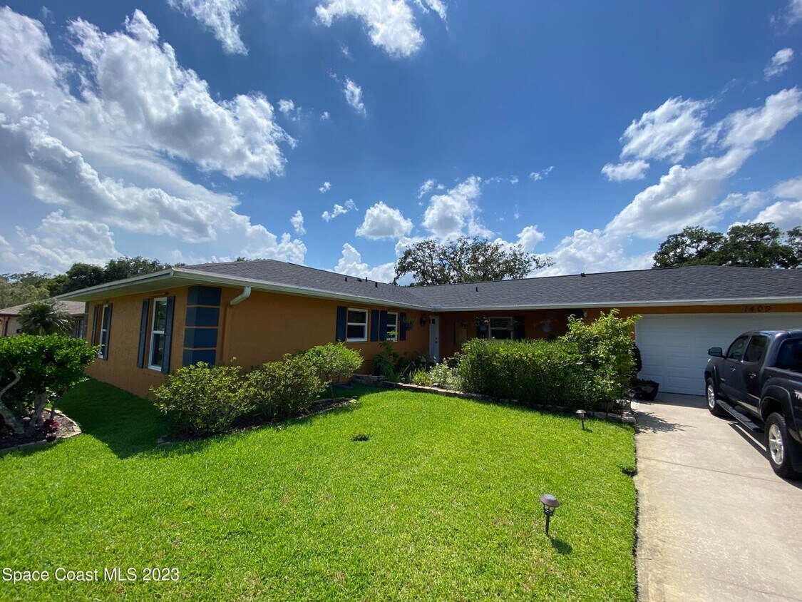 Primary Photo - 1409 Meadowbrook Rd NE