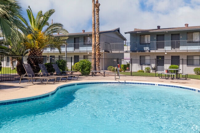 Sparkling Pool - South Building - The Palms at Camelback West