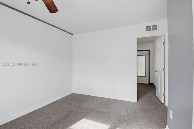 Foto del edificio - 28 NW 170th St