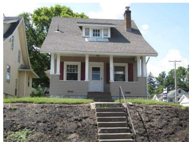 Building Photo - 900 E Stewart St