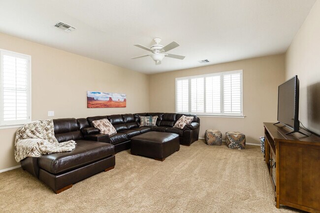 Foto del edificio - 8408 W Midway Ave