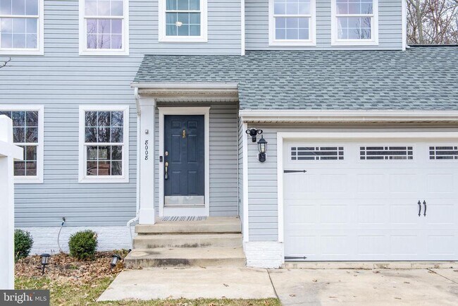 Foto del edificio - 8008 High Oak Rd