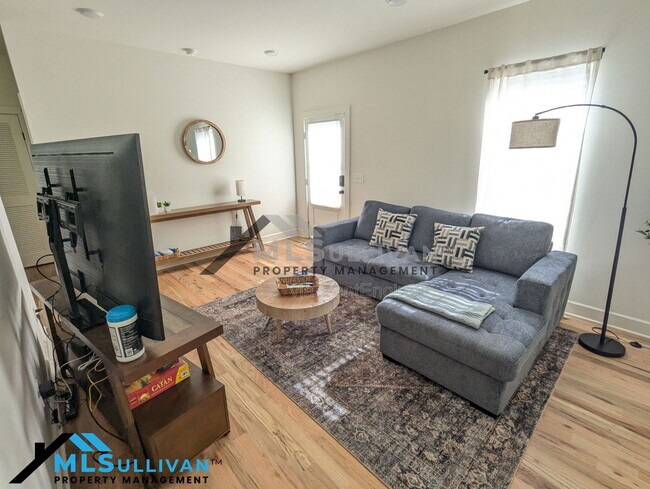 Photo - 1039 W Murray Ave Apartment