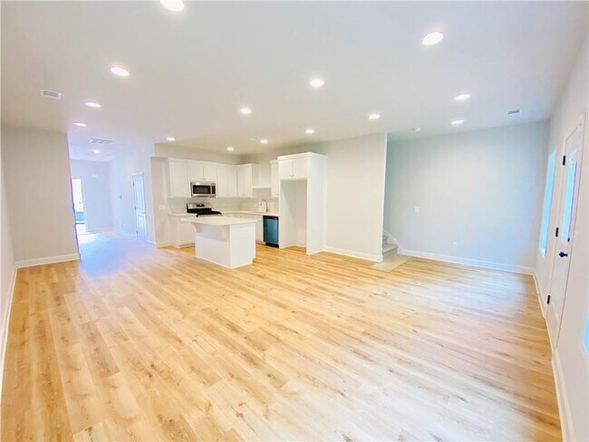 Foto del edificio - 1099 N Village Dr