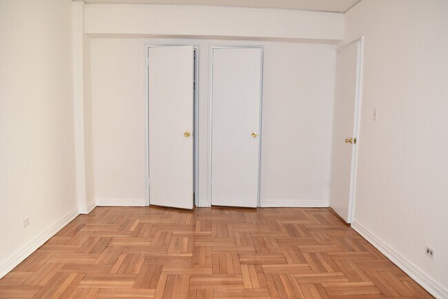 Building Photo - 205 Pinehurst Ave