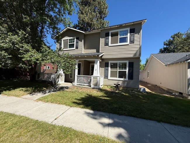 Building Photo - Fantastic 3 Bed/2.5 Bath Single Family Home in SE Bend