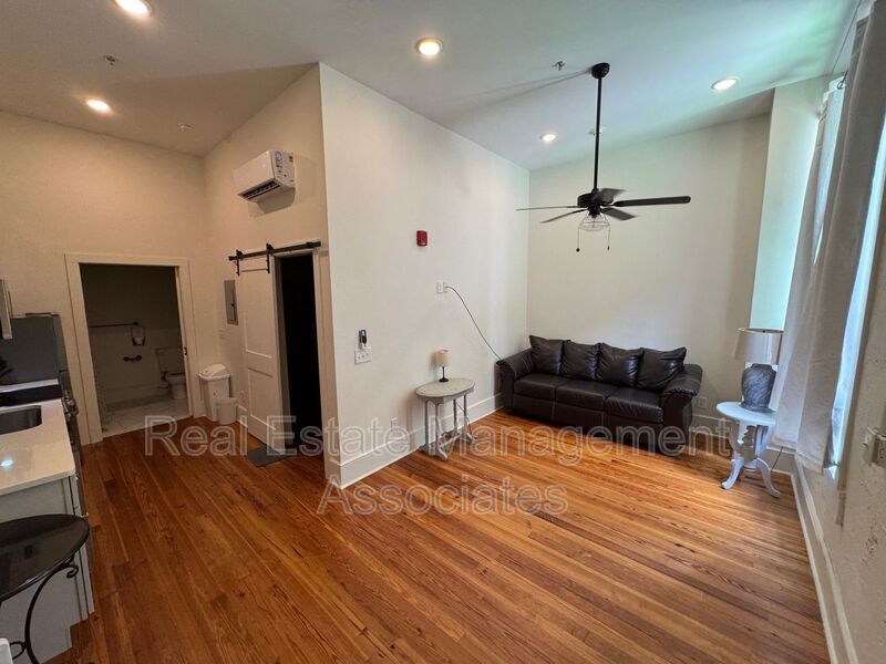 Foto principal - 215 Main St