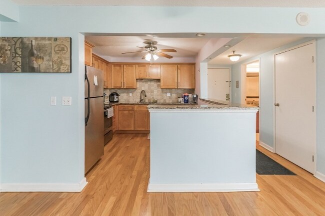 Building Photo - 200 Cove Way