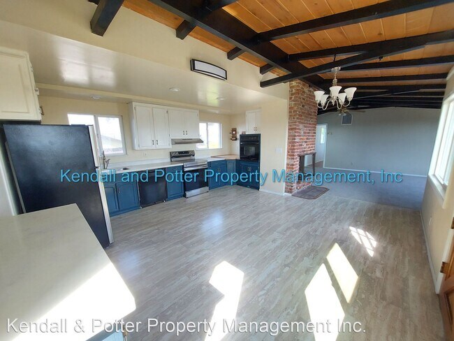 Building Photo - 4 br, 2.5 bath House - 806 Cresta Vista Way