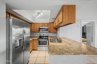 Building Photo - 540 N May
