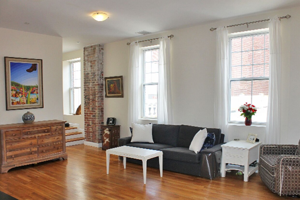 Foto principal - Feb move in - spacious 2BR in downtown Sal...