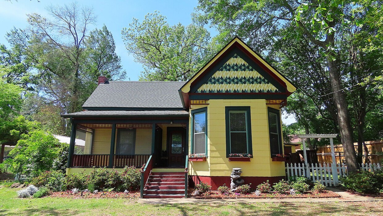 Primary Photo - Vintage 2 Bedroom, 1 Bath House w/Office n...