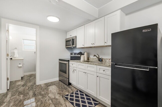 Building Photo - 12230 Shoreview Drive