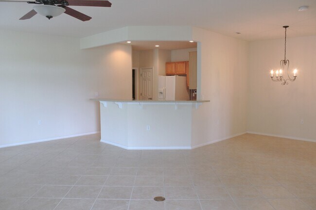 Building Photo - 123 Dickens Cir