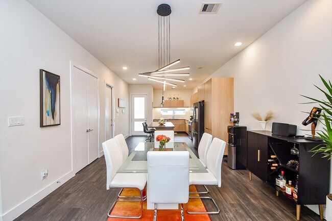 Building Photo - 5519 Paraiso Pl