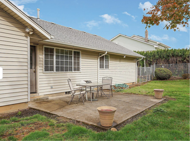Building Photo - Spacious 3 Bed / 2 Bath House for Rent on ...