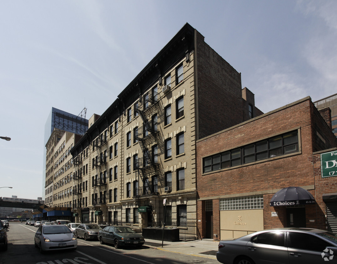 41-18 29th St - Plaza Apts