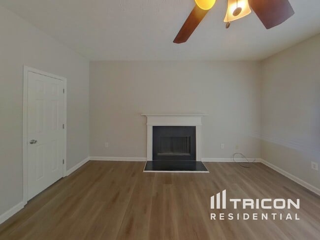 Building Photo - 660 Escalade Dr