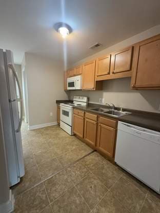 Building Photo - Charming 2 Bedroom Townhouse-643 Fowler Manning Rd. #19