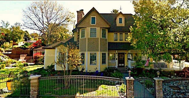 Foto del edificio - 1044 N Old Mill Rd