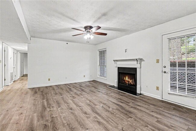 Foto del edificio - 3960 Riverlook Pkwy SE