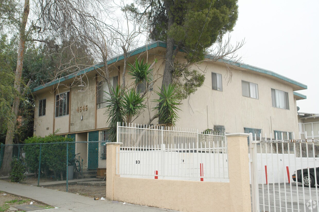 Building Photo - 4538-4546 Willow Brook Ave