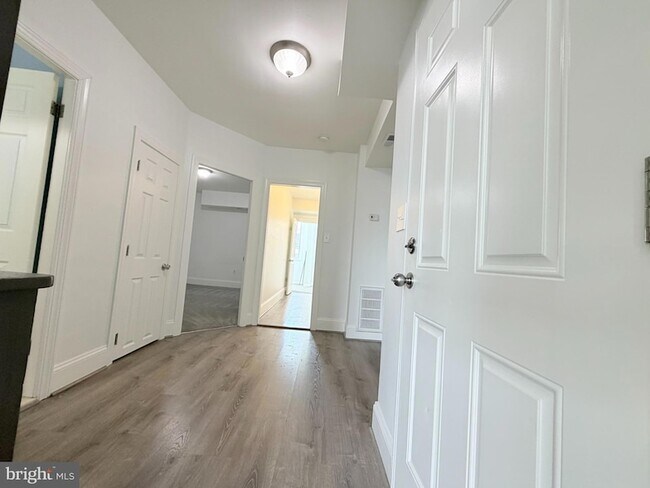 Building Photo - 1709 Trinidad Ave NE