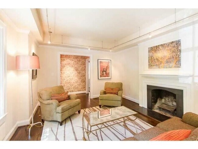 Foto del edificio - 1916 Greystone Rd NW