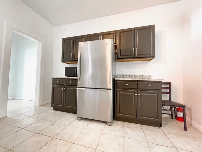 Building Photo - 344 Bramhall Ave