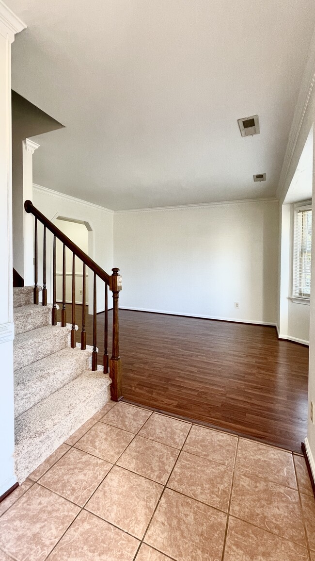 Foto del edificio - 1021 River Birch Ct