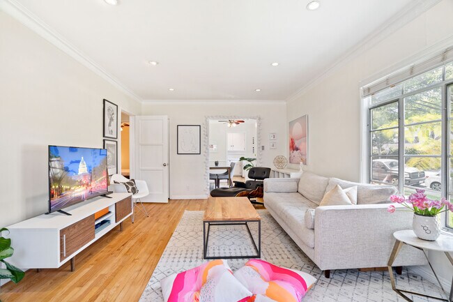 Building Photo - 474 S Roxbury Dr