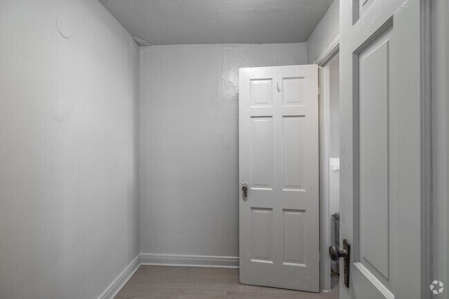 Estudio - 379 pies cuadrados - Habitación adicional - 1312 Cleveland Ave.