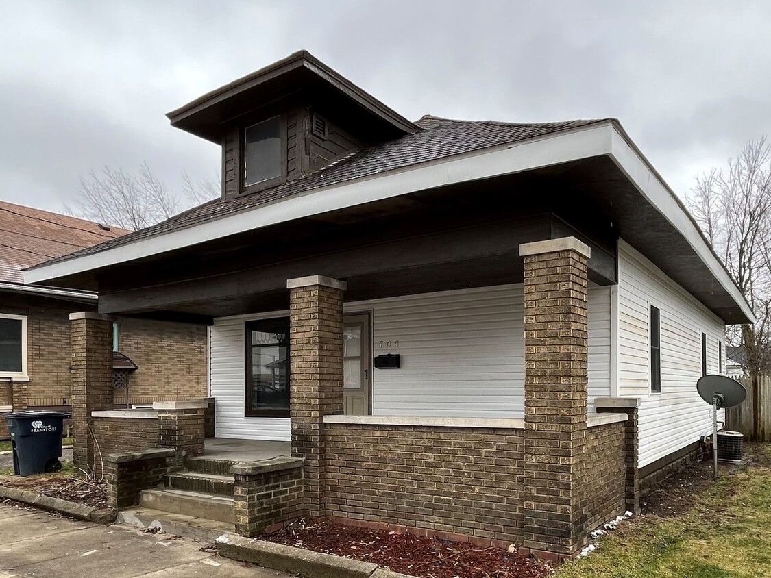 Primary Photo - Newly Remodeled Frankfort Home