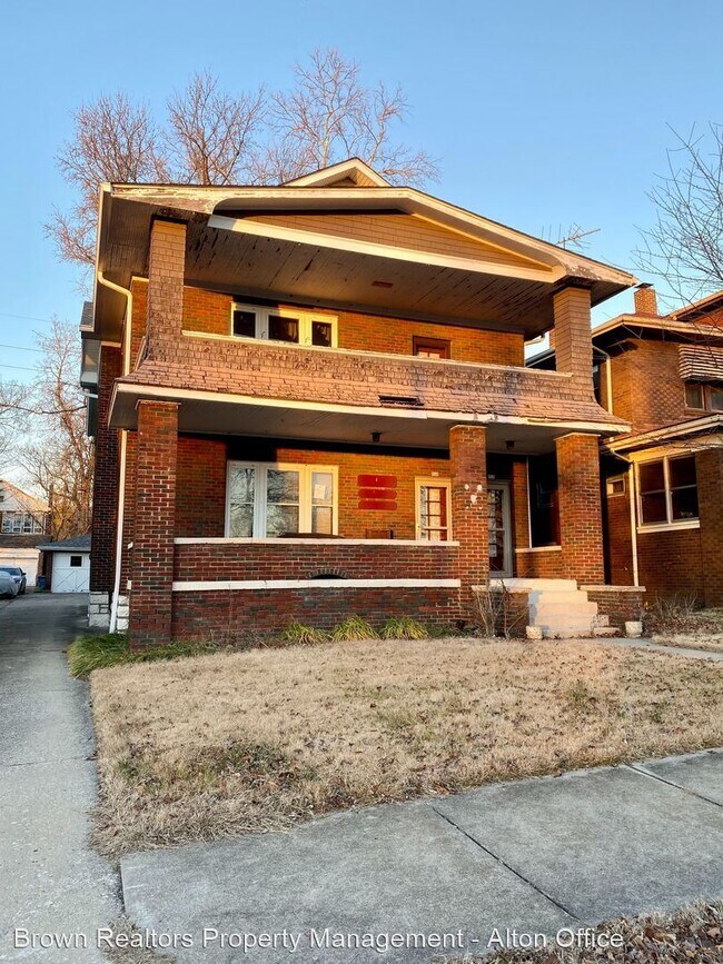 Building Photo - 3 br, 1 bath House - 816 E. 5th Street