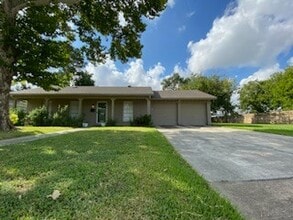 Building Photo - 5537 Lincrest Ln