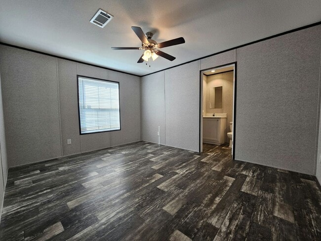 Building Photo - 1053 Myakka Dr