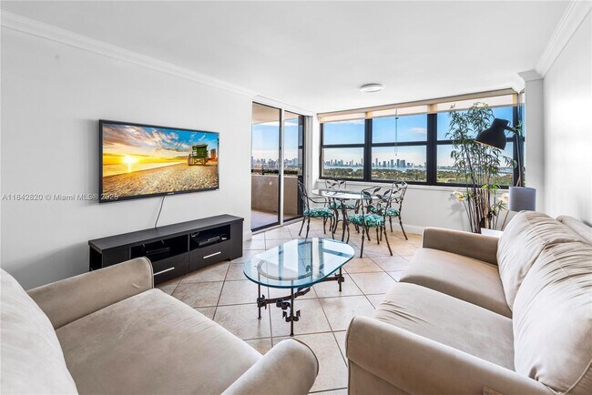 Foto del edificio - 2555 Collins Ave