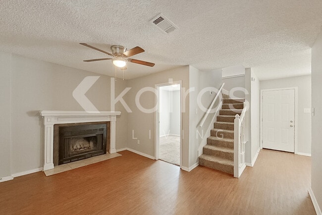 Building Photo - 834 Courtenay Pl