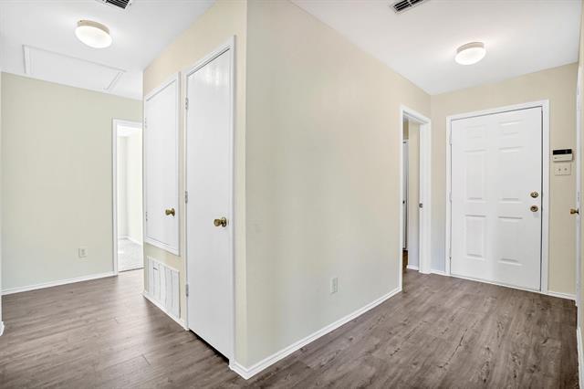 Foto del edificio - 1605 Crestwood Dr