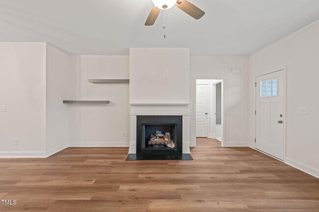 Building Photo - 156 Harmony Trl