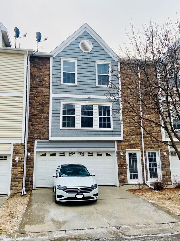 Vista exterior - 387 NE Kingwood