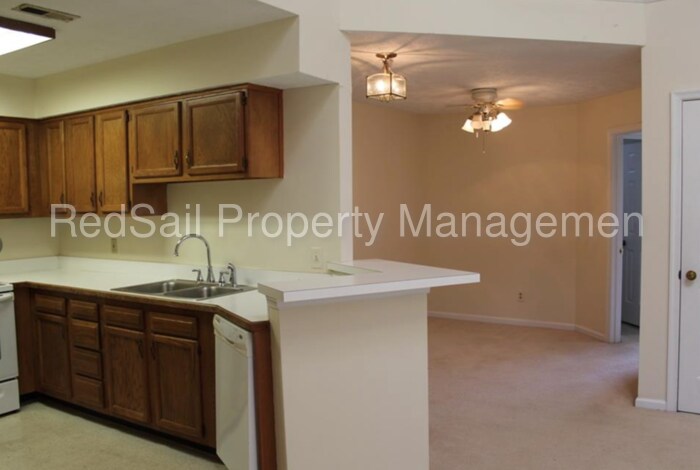 Building Photo - 740 Brookside Dr
