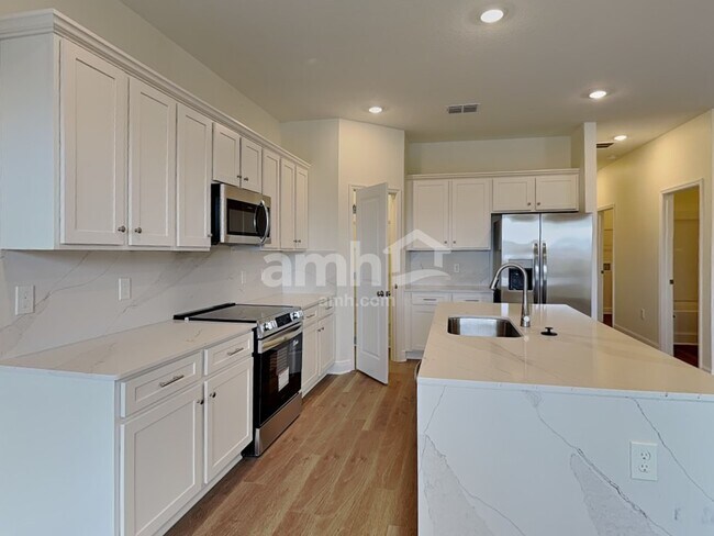 Building Photo - 5940 Sycamore Pl St