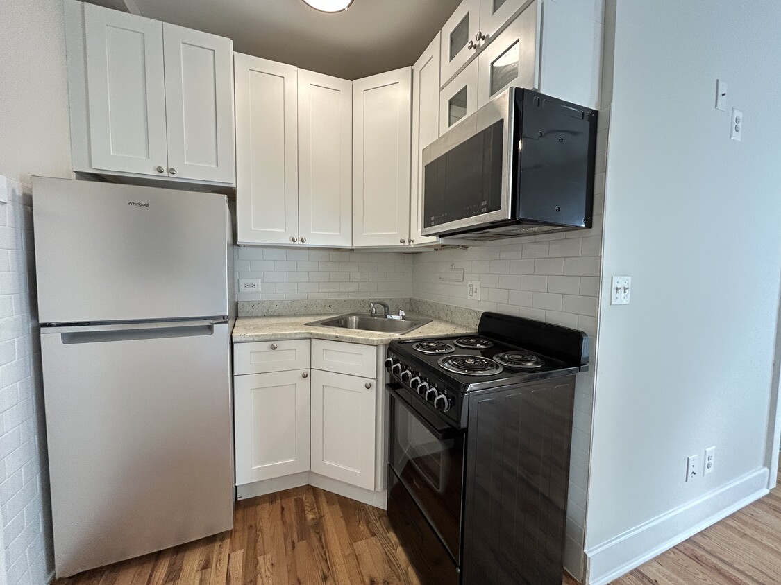 Primary Photo - 4526 N Sheridan Rd