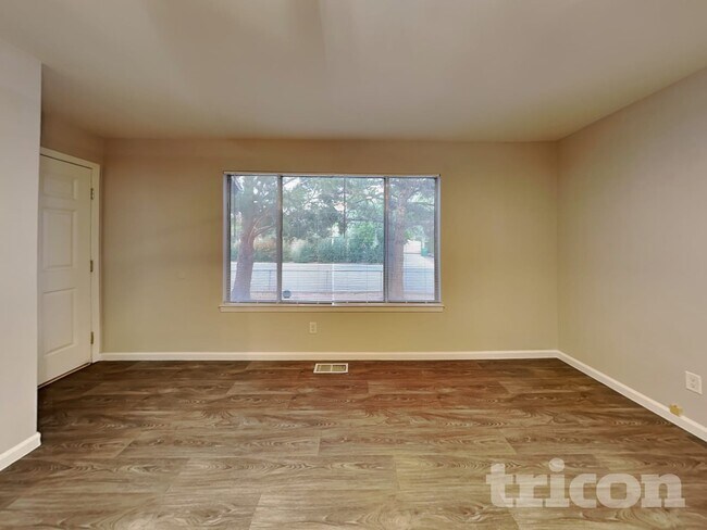 Foto del edificio - 1675 Van Petten St