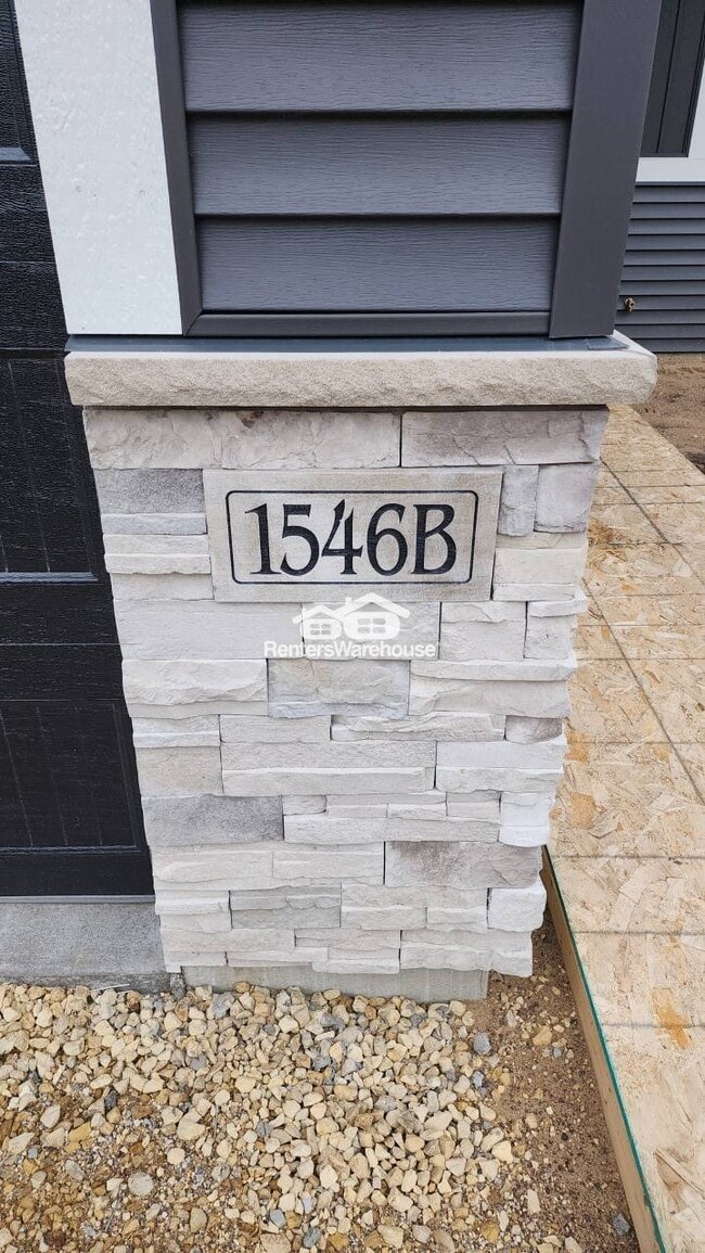 Building Photo - S1546 Shawnee Dr