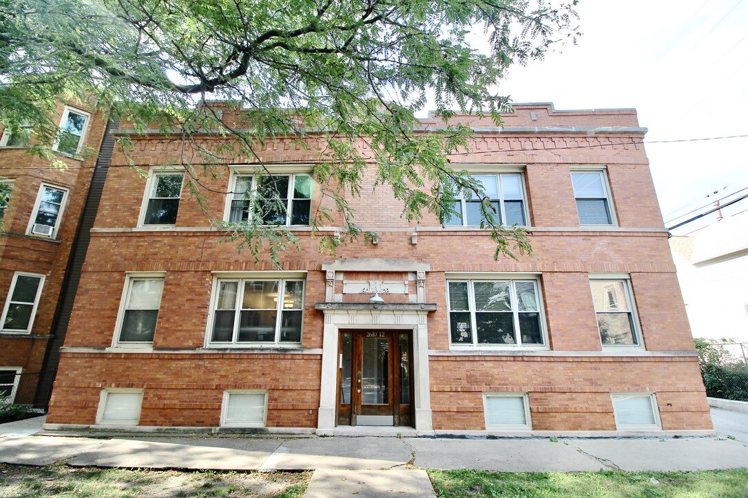 Primary Photo - 2612 N Fairfield Ave